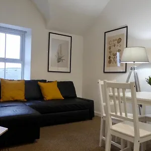 Bright And Modern 4 Person In Centre Cardiff