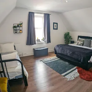 Phenix - Huge 3 Bed, Super Equipped Apartment. Cardiff